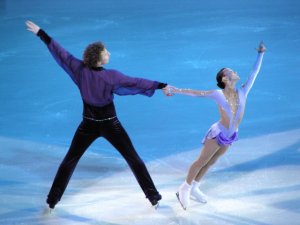 В чем разница фигурного катания и танца на льду?