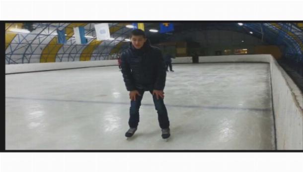 Как научиться кататься на коньках задним