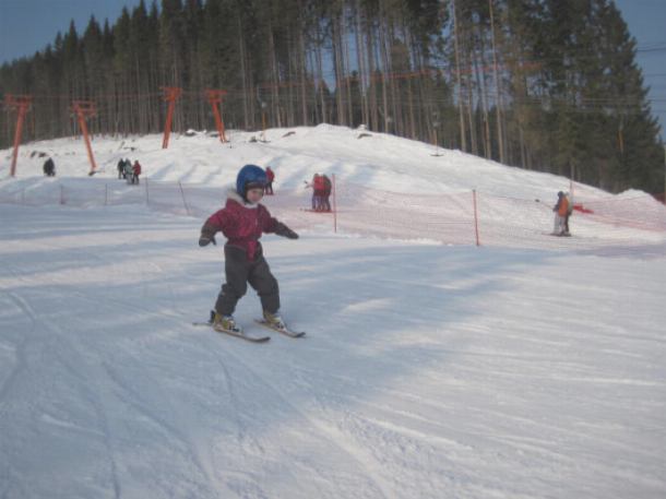 Как научить ребенка кататься на горных лыжах